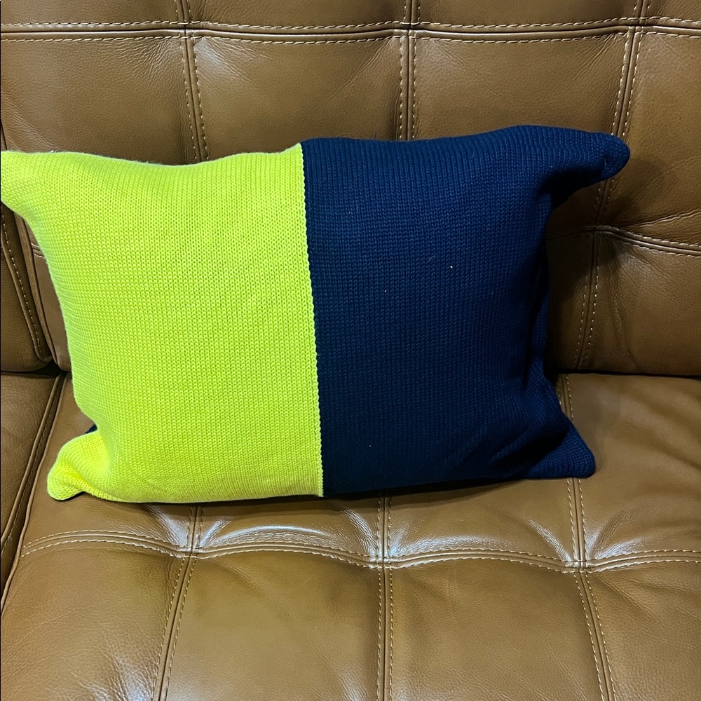 Accent Pillow Yellow/Navy. Cotton.20”x14”
